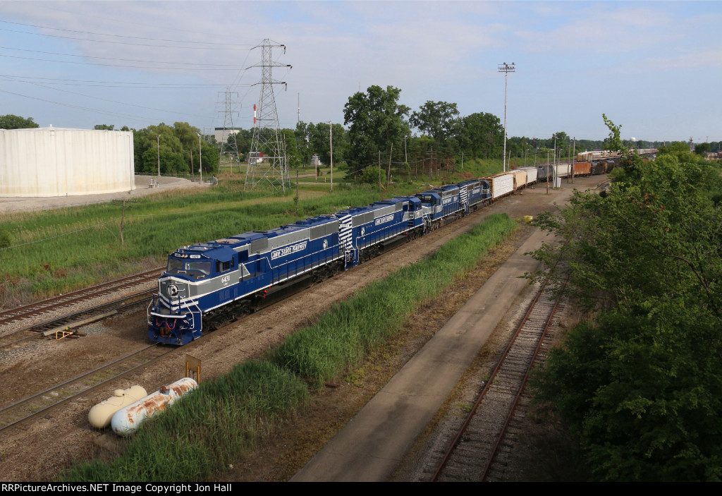 Y119 pulls out the north end of the yard with the first cut of cars for Saginaw